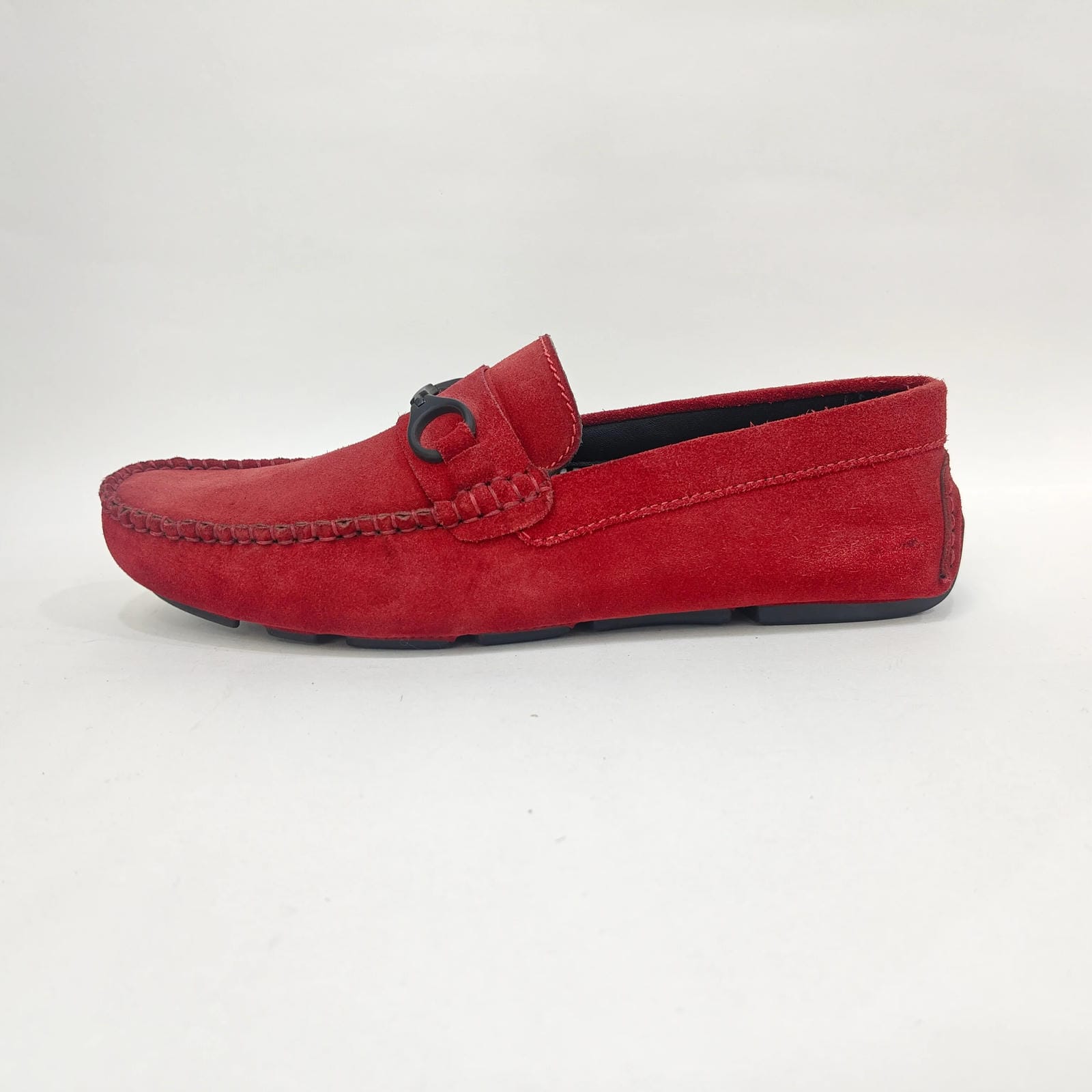 Leather shoes in vibrant red color for men’s medium ankle styles, ideal for casual outings and special occasions.