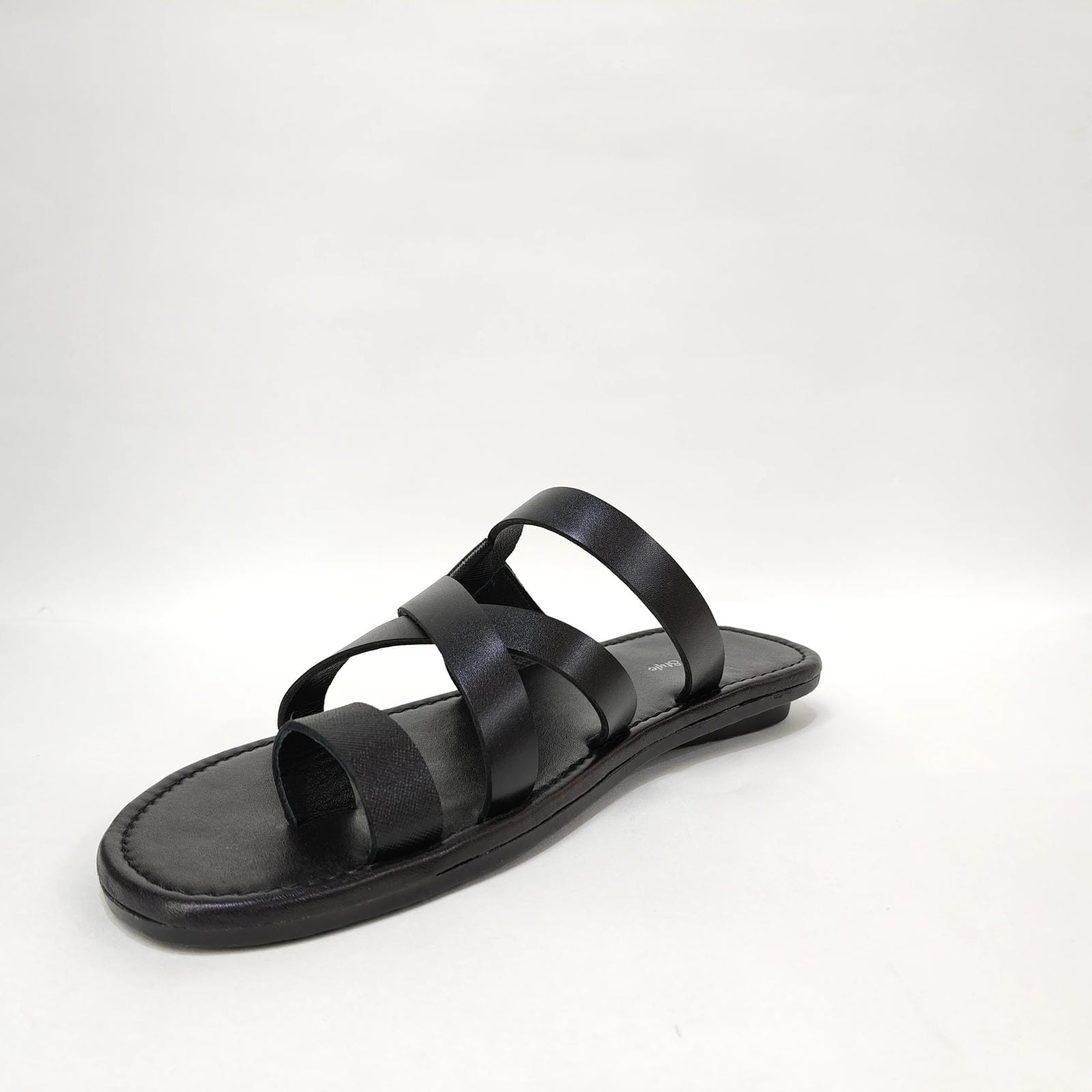 StepUpStyle Men’s Flat Leather Chappal – Black & Brown