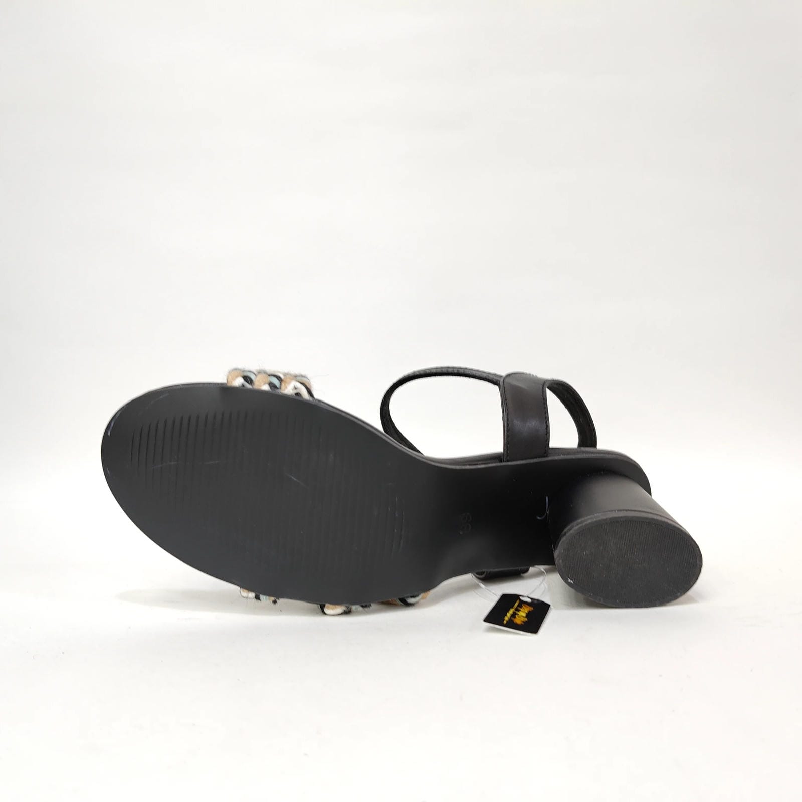 Block Heel with Village Look – Black & White