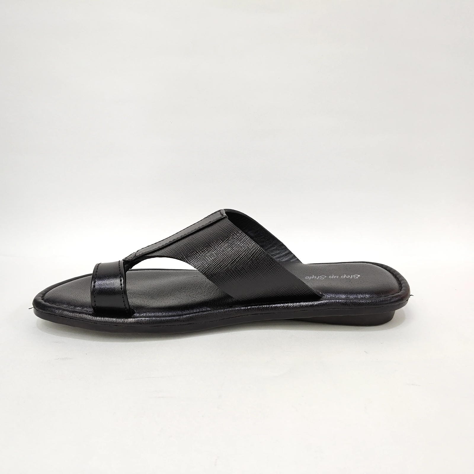 StepUpStyle Men’s Flat Chain P Chappal – Black & Tan