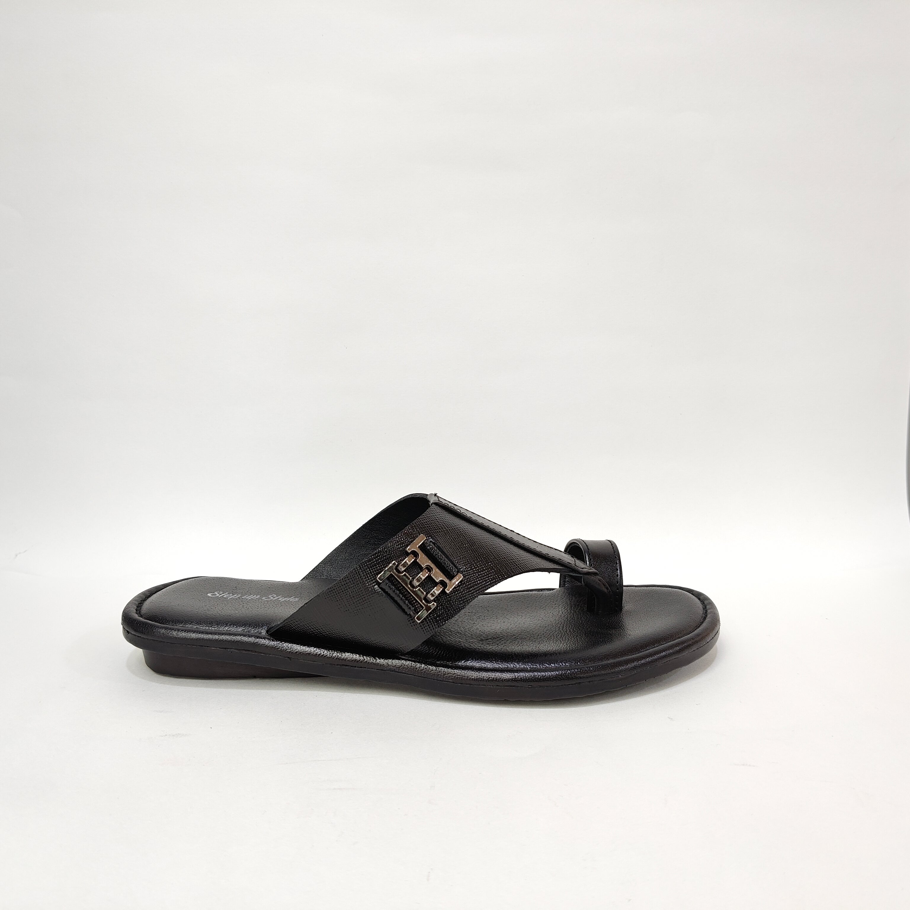 StepUpStyle Men’s Flat Chain P Chappal – Black & Tan