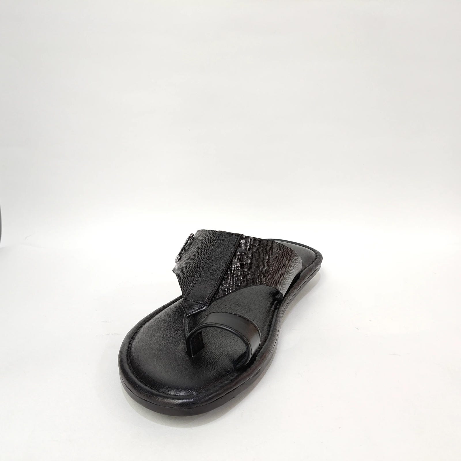 StepUpStyle Men’s Flat Chain P Chappal – Black & Tan