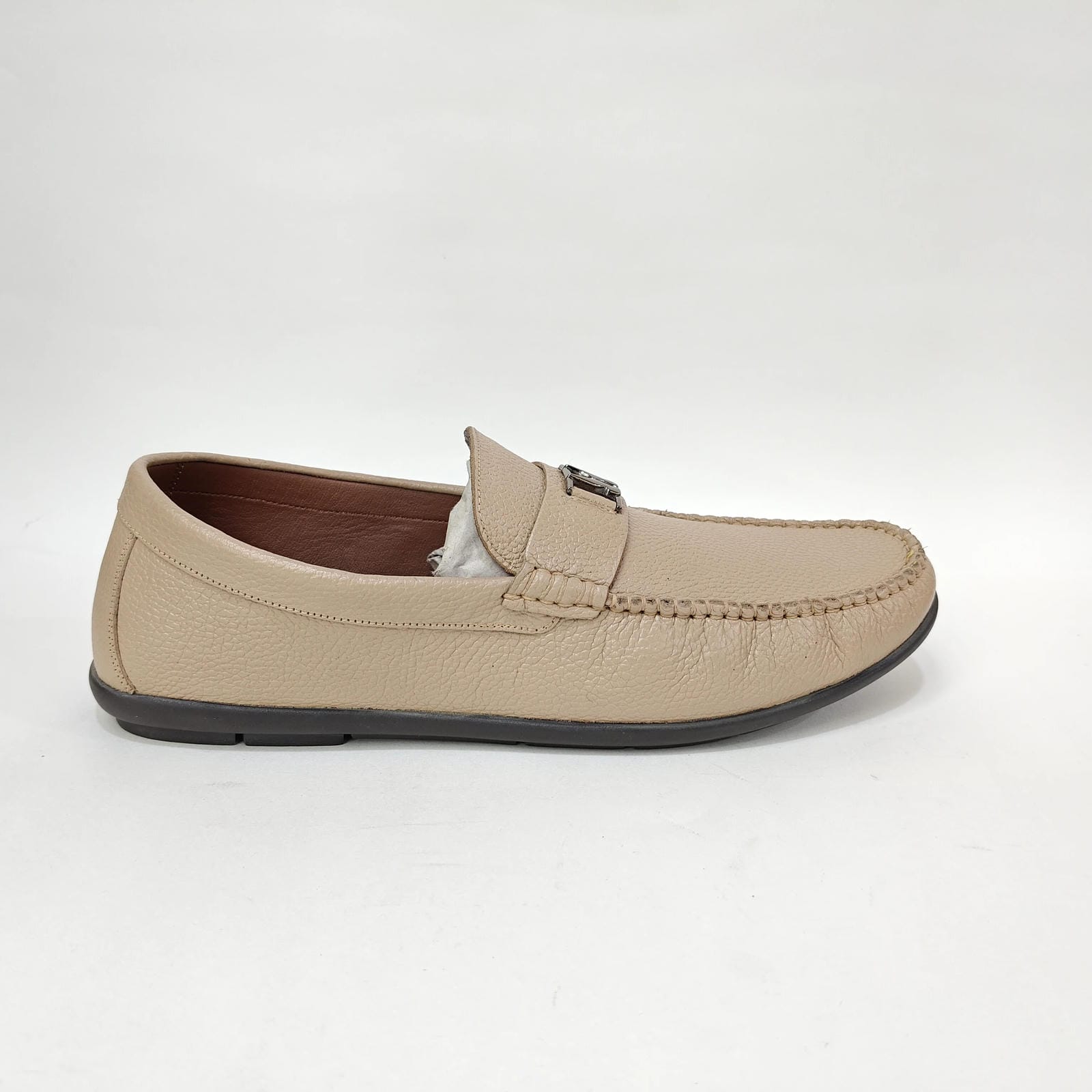 StepUpStyle Men’s Loafer with Butterfly Pattern – Cream & Black