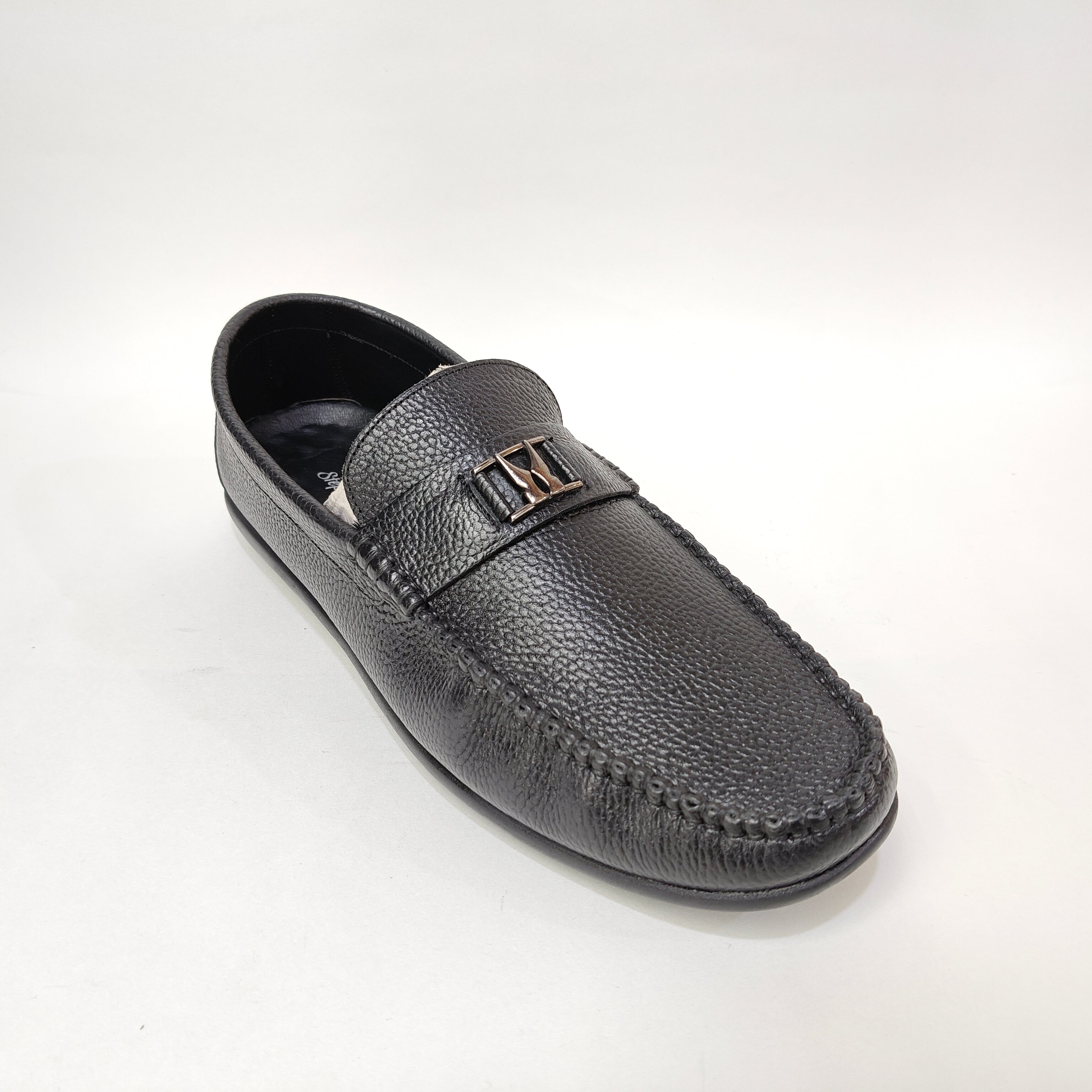 StepUpStyle Men’s Loafer with Butterfly Pattern – Cream & Black